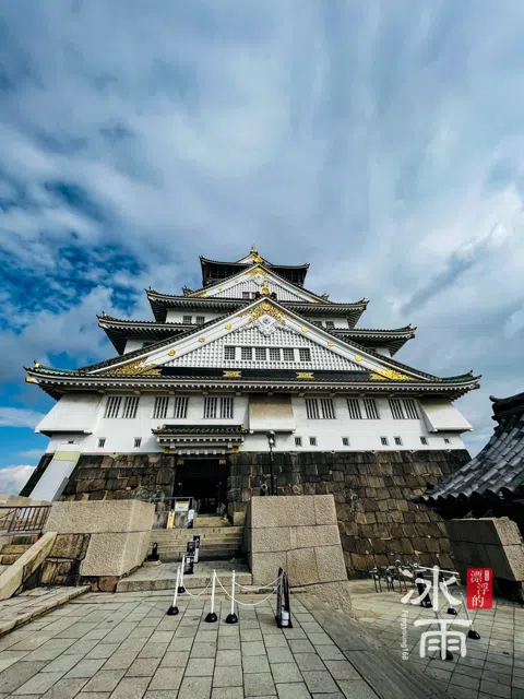 Osaka Castle Park, from the plum grove to the gold barge