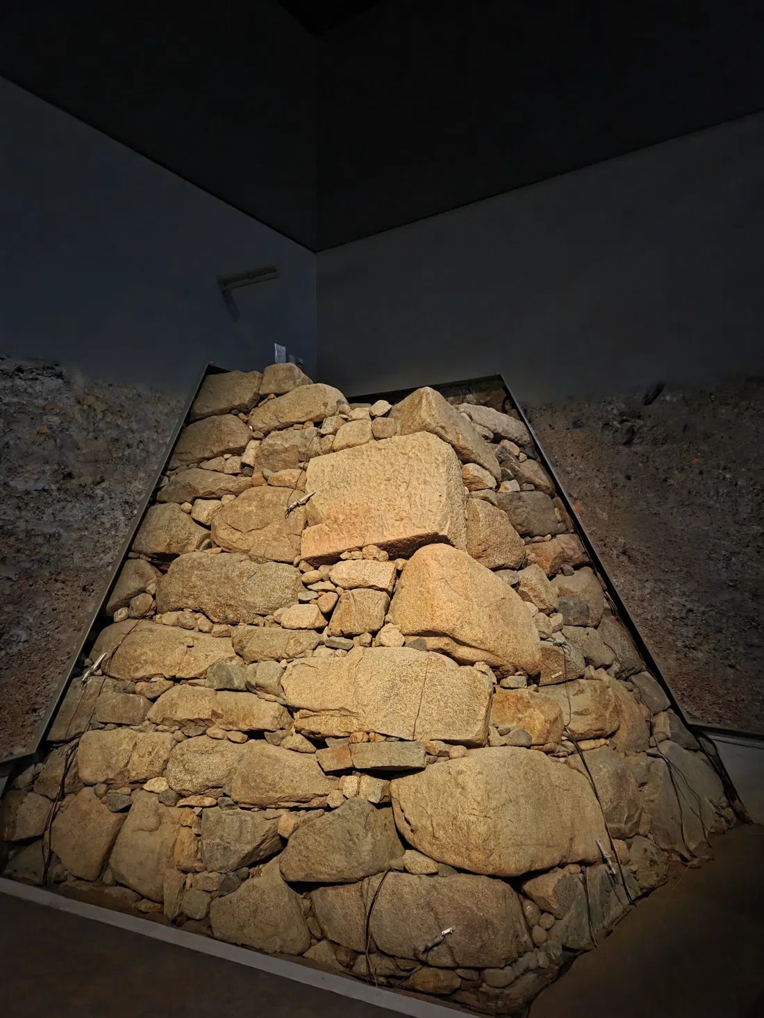 Toyotomi-Steinmauermuseum der Burg Osaka (Toyotomi Ishigaki-kan), Osaka